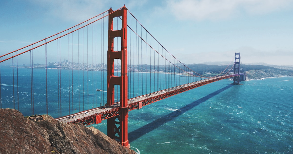 Complete Guide to Moving to the USA in 2025: Visa Options, Costs & Tips